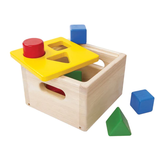 Ξύλινο Παιχνίδι Ξύλινο κουτί με γεωμετρικά σώματα της plan toys